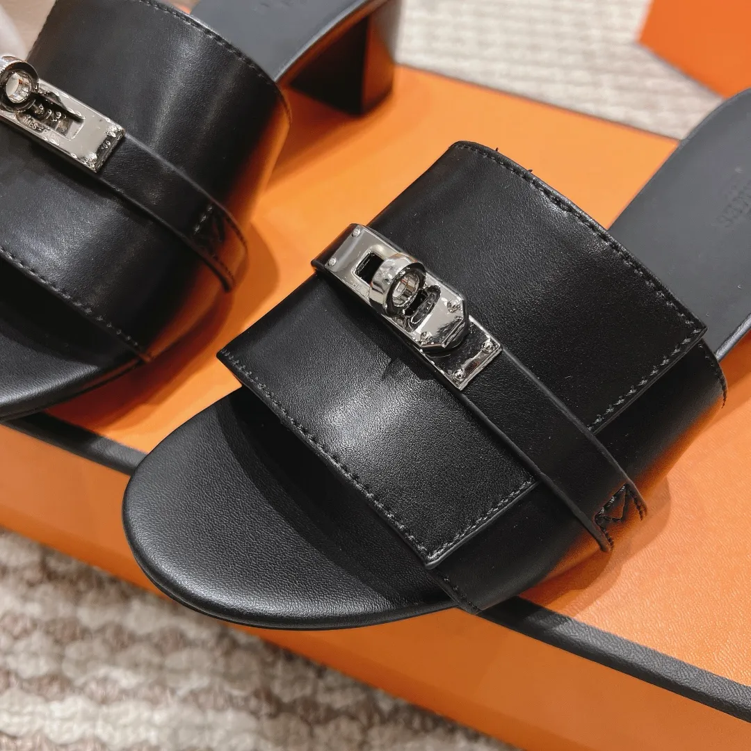 👟👟Ex-factory price 540👟👟 High version of the 2024 spring and summer new HERMES Hermès counter new style. The wedge-heeled Erjiu sandals and slippers, which have been extremely popular recently, are paired with various colorful socks. They are very trendy. Upper: cowhide. Outsole: technological imitation wood sole. Heel height: about 7cm. Size: Female 35-41 (40/41 non-refundable and non-exchangeable)